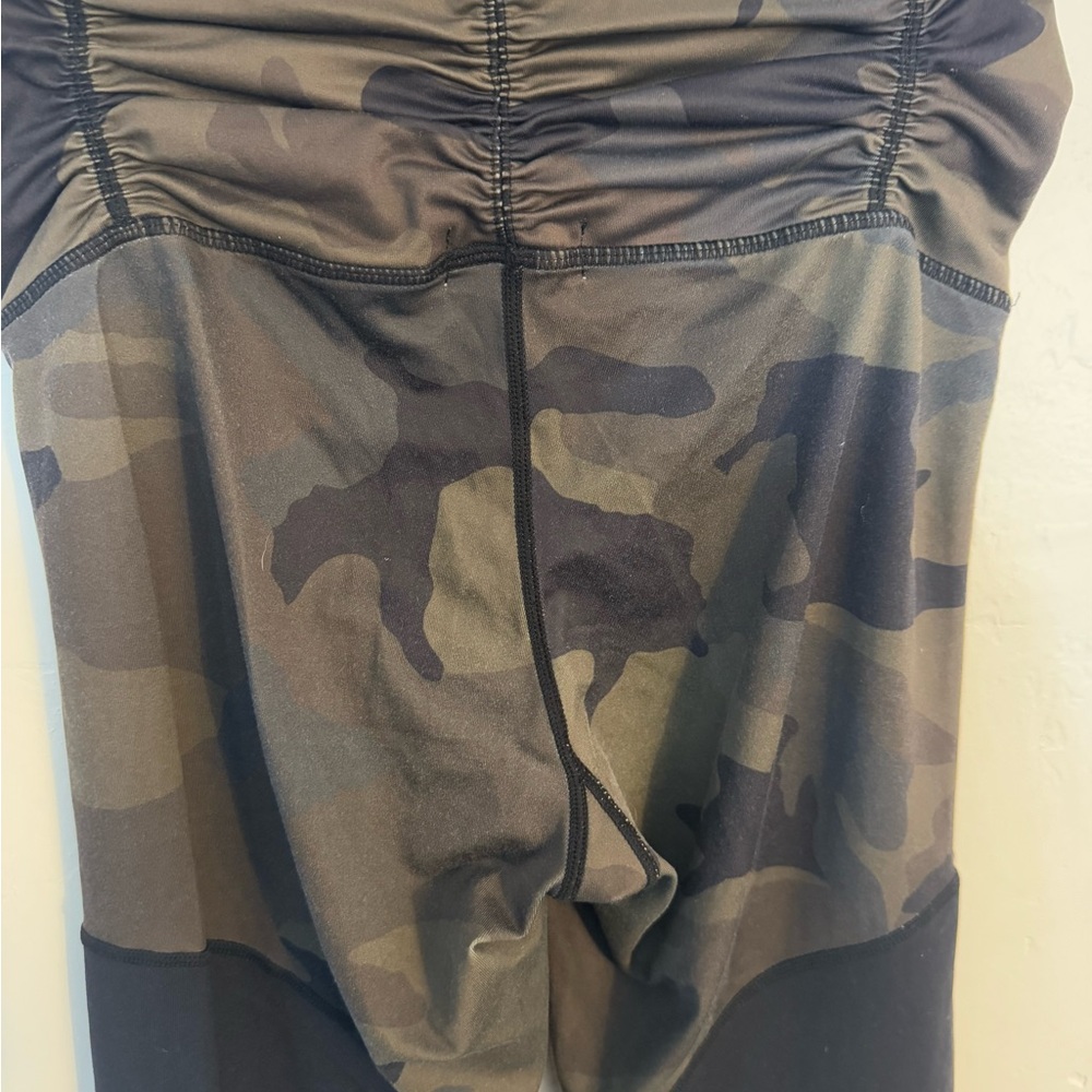 Carbon38 Green Camouflage And Black Leggings Sz M… - image 6